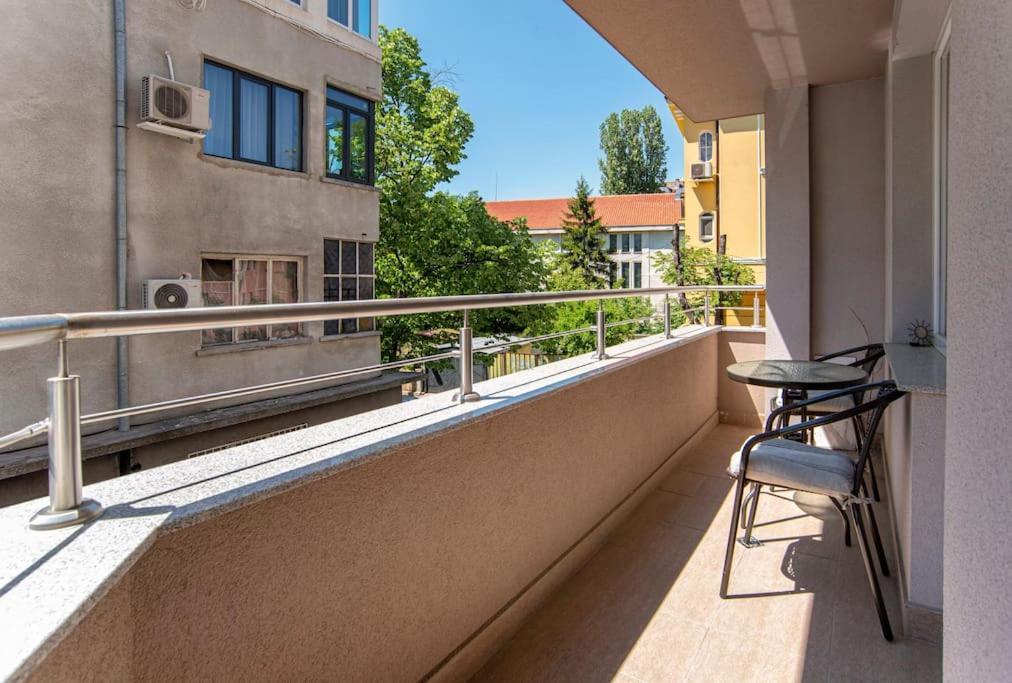 Designed In With Parking Apartament